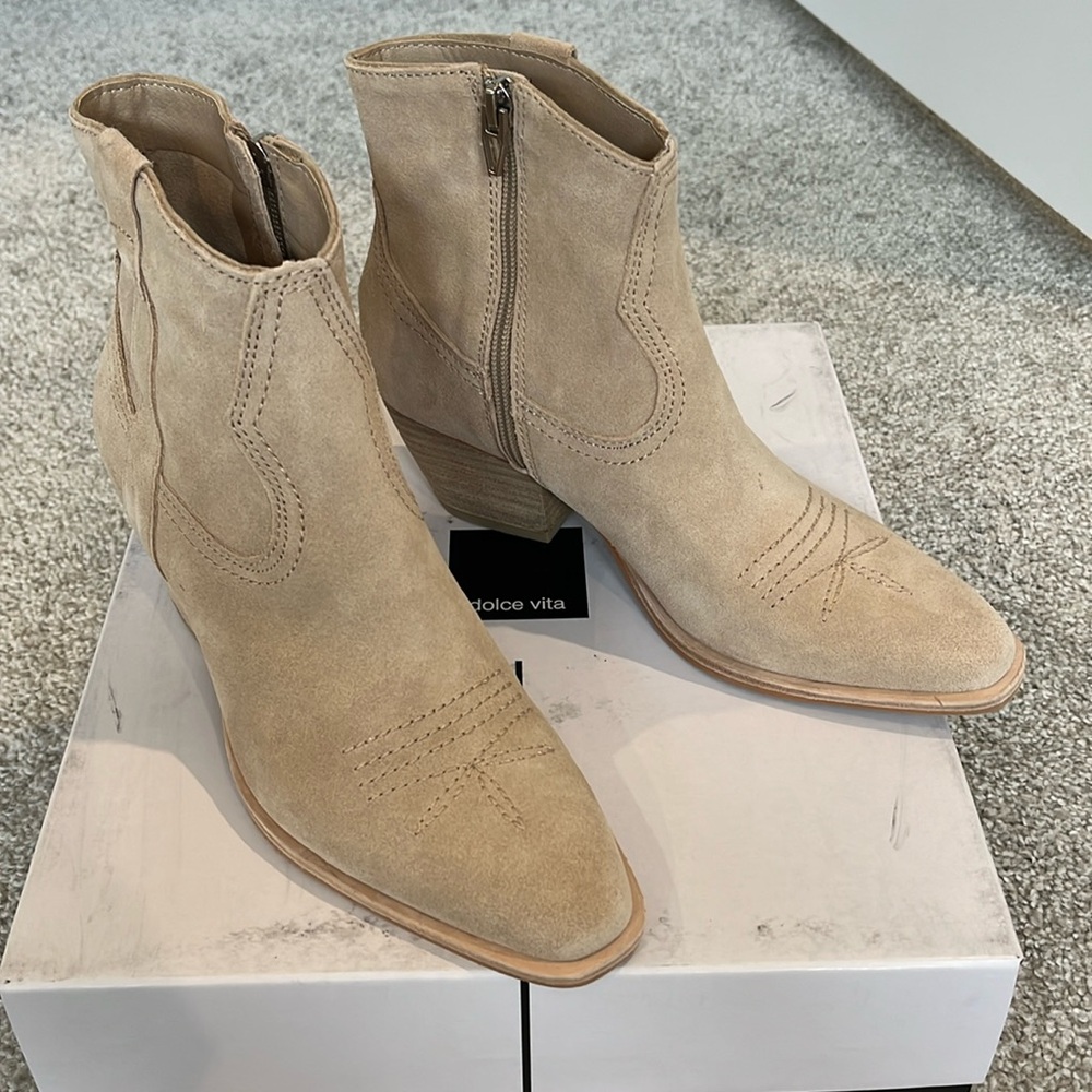 New in box Dolce Vita Silma western bootie, size 6.5M, dune suede